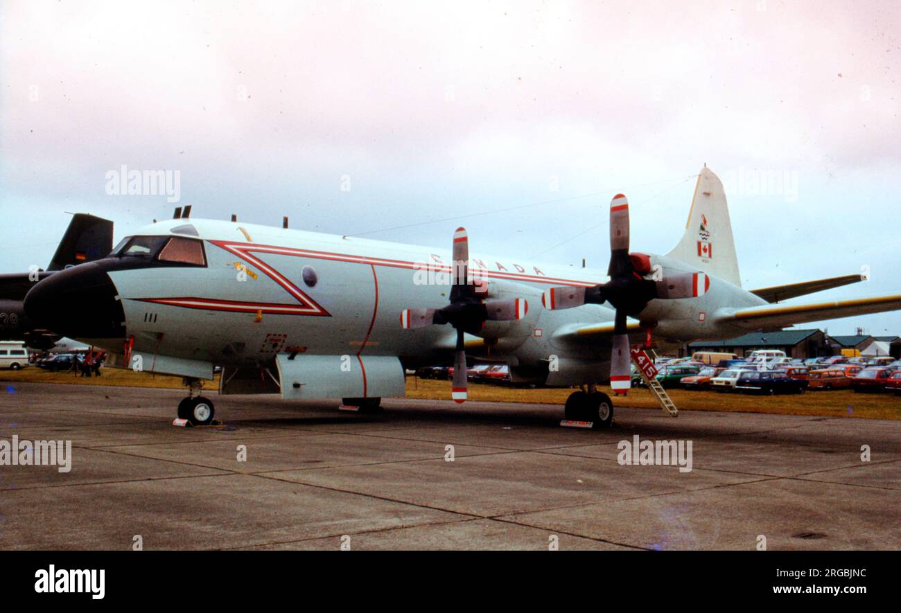 Forze armate canadesi - Lockheed CP-140 Aurora 140111 (msn 285B-5714), al RAF Greenham Common per l'International Air Tattoo il 23 luglio 1983. Foto Stock