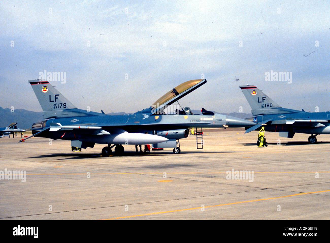 United States Air Force (USAF) - General Dynamics F-16D Block 25A Fighting Falcon 83-1179 (msn 5D-6, codice base 'LF'), del 61st Fighter Squadron, 56th Fighter Wing, Foto Stock