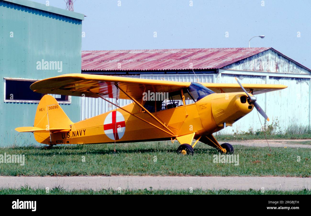 Piper HE-1 N718E (msn 5-1483, ex BuAernumber 30280, modello J-5C), un ex aereo ambulatoriale della Marina degli Stati Uniti (USN). Foto Stock
