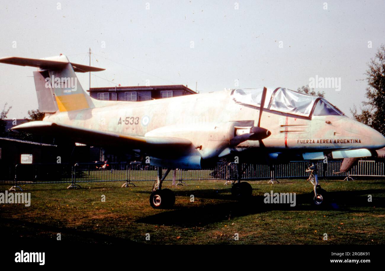 FMA IA-58 Pucara A-533 (msn 033), catturata al RAF Stanley nel 1982 e esposta al Middle Wallop dopo il rimpatrio nel Regno Unito, Foto Stock