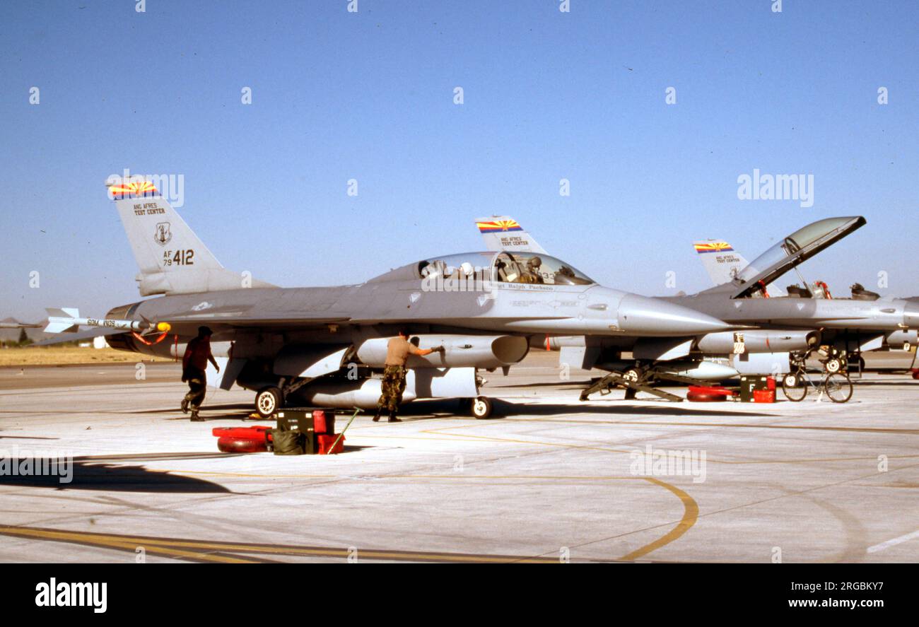 United States Air Force (USAF) - General Dynamics F-16B Block 5 Fighting Falcon 79-0412 (msn 62-44). Foto Stock