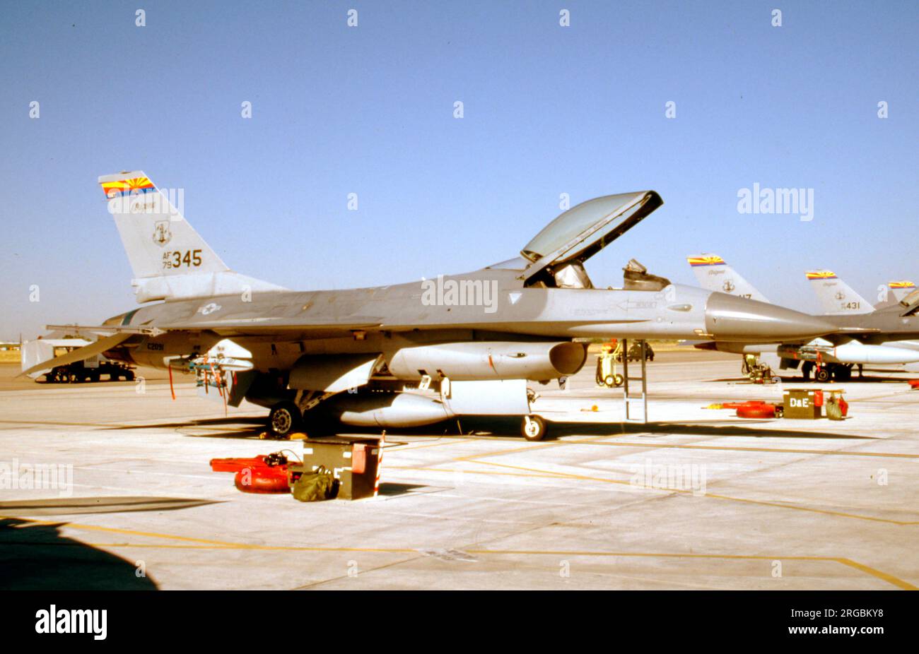 United States Air Force (USAF) - General Dynamics F-16A Block 10 Fighting Falcon 79-0345 (msn 6i-130), della Arizona Air National Guard. Foto Stock
