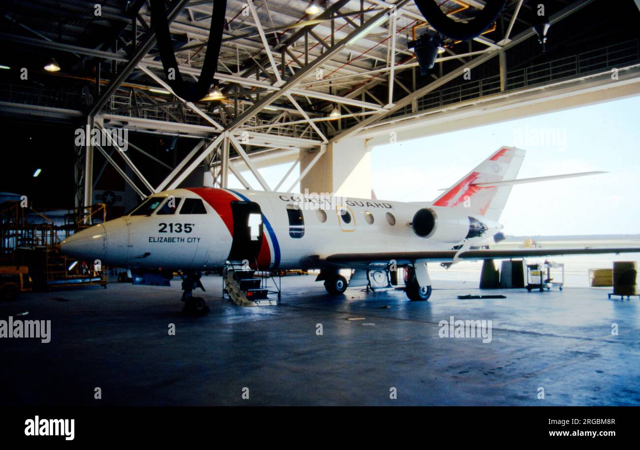 Guardia costiera degli Stati Uniti - Dassault-Breguet HU-25A Guardian 2135 'Elizabeth City' (msn 459). Foto Stock