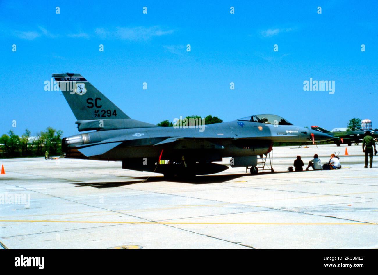 United States Air Force (USAF) - General Dynamics F-16A Block 10 Fighting Falcon 79-0294 (msn 61-79, codice base 'SC'), della South Carolina Air National Guard. Foto Stock