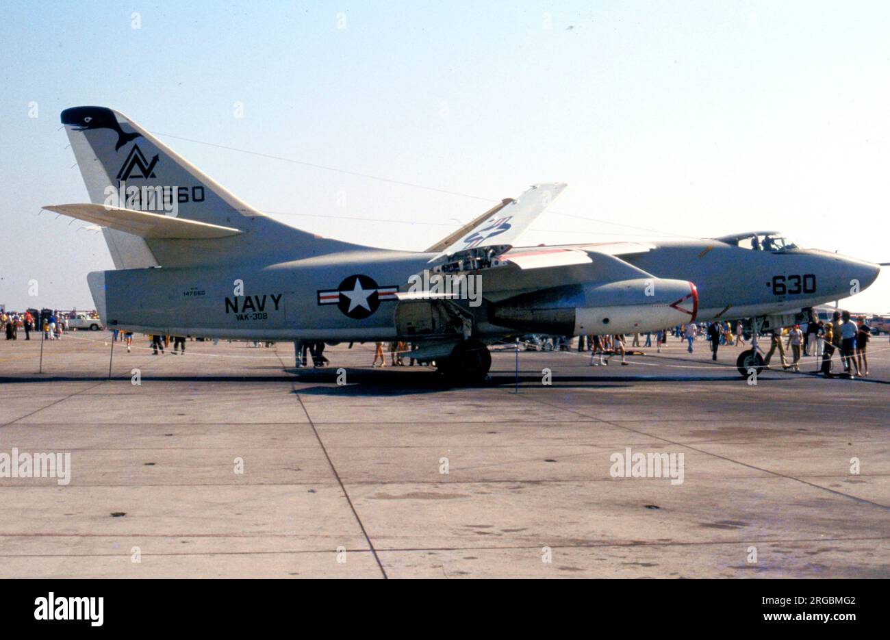 United States Navy (USN) - Douglas KA-3B Skywarrior 147660 (MSN 12424m codice base 'ND', segnale di chiamata '630'), presso la Naval Air Station Alameda. Foto Stock