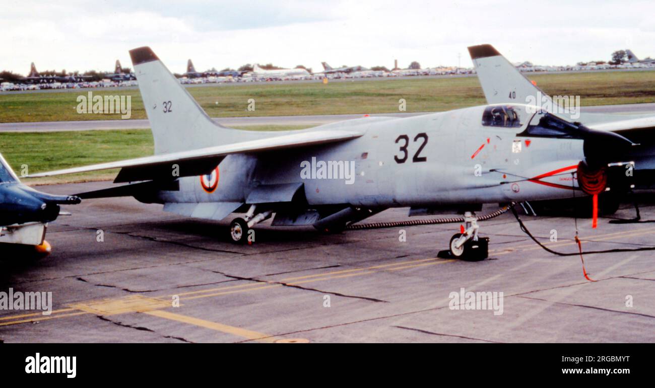 Aeronavale - Chance Vought F-8E Crusader 32 (msn 1249), a Greenham Common per l'International Air Tattoo il 29 giugno 1981. (Aeronavale - Aeronautique Navale - Aviazione Navale Francese) Foto Stock