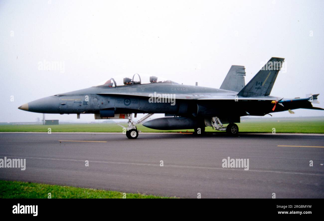 Forze armate canadesi - McDonnell Douglas CF-18B 188918 (msn 0280/B054), del 1 Canadian Air Group, al RAF Waddington il 30 aprile 1988. Foto Stock