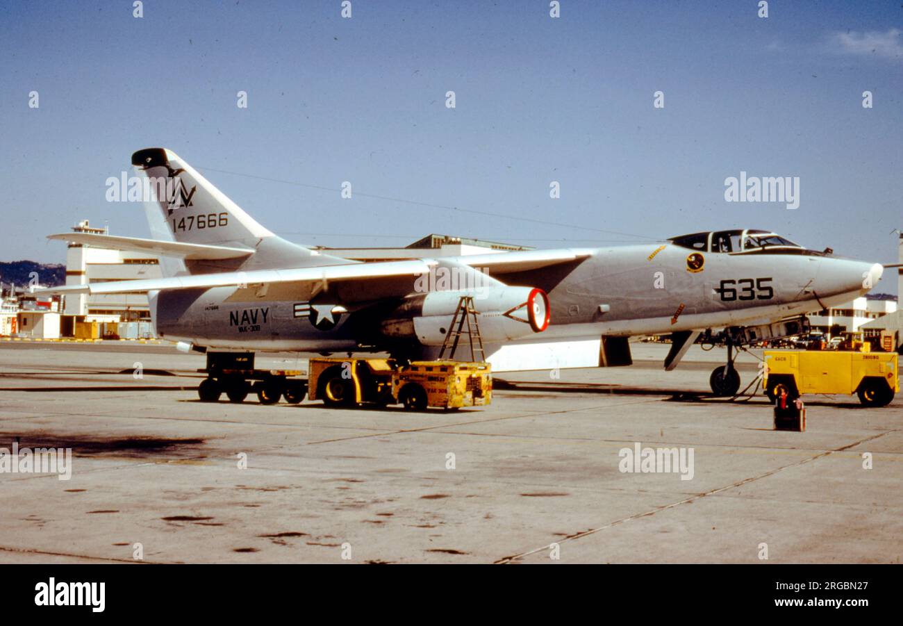 United States Navy (USN) - Douglas KA-3B Skywarrior 147666 (MSN 12430, codice base 'AN', indicativo di chiamata '635'), di VAK-308. Foto Stock