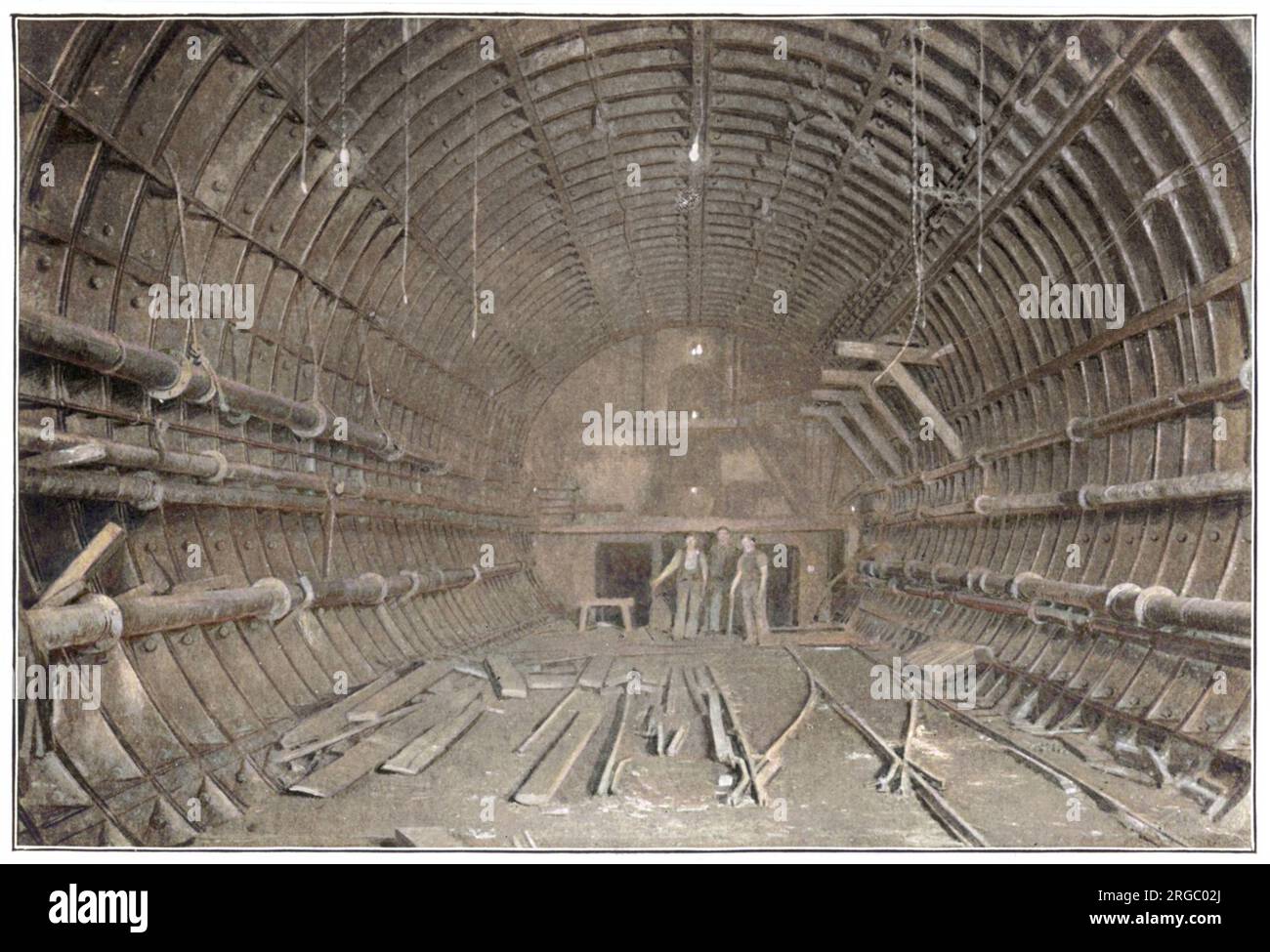 TUNNEL BLACKWALL interno del tunnel durante la costruzione. L'alesaggio è stato realizzato con scudi in acciaio azionati da aria compressa e l'acqua è stata mantenuta indietro dalla superficie di lavoro mediante pressione dell'aria. Foto Stock