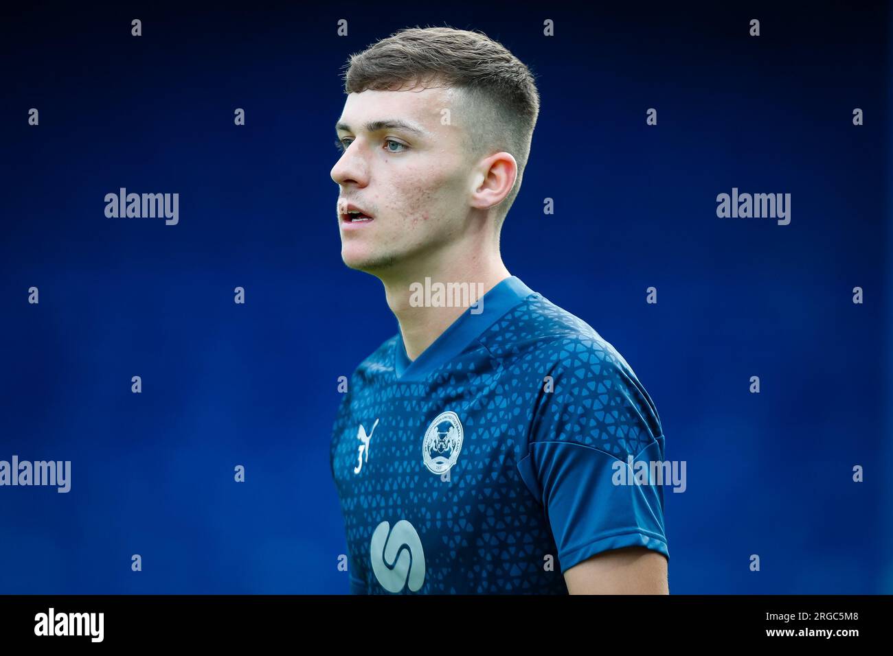 Weston Homes Stadium, Peterborough, Cambridgeshire, Inghilterra 8 agosto 2023; EFL Carabao Cup Football, Peterborough United contro Swindon Town; Harrison Burrows del Peterborough United durante il riscaldamento pre-partita Foto Stock