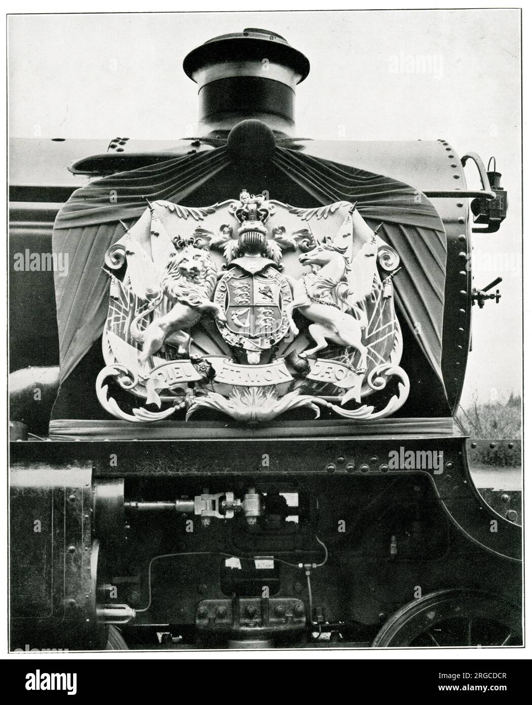 Il Royal Coat of Arms sul lato della locomotiva GWR Windsor Castle, funerale di re Giorgio V. Foto Stock