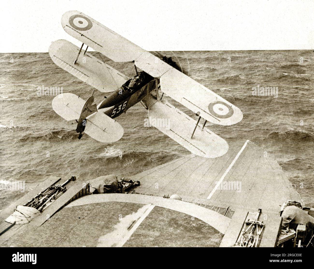 Aereo RAF decollo dal ponte di una portaerei Foto Stock