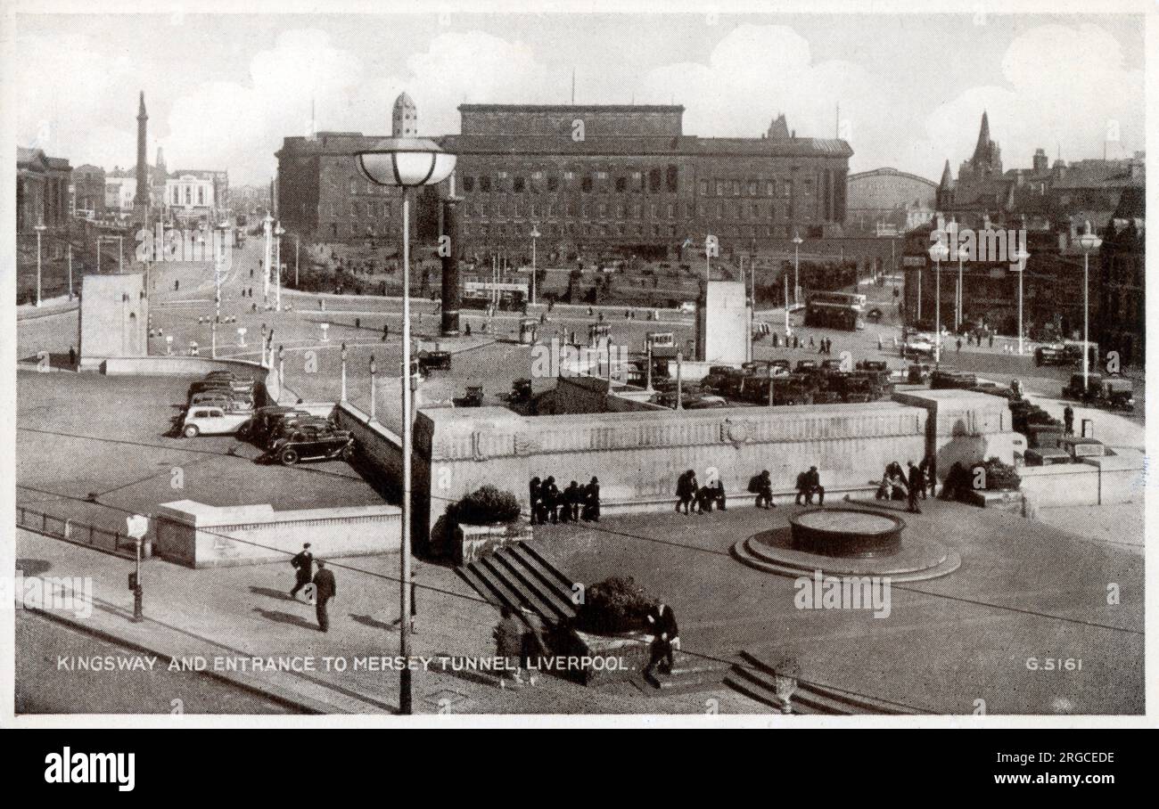 Liverpool, Merseyside - Queensway (Birkenhead) Mersey Tunnel - Kinsway e ingresso al Tunnel, con vew of St George's Hall sullo sfondo. Foto Stock