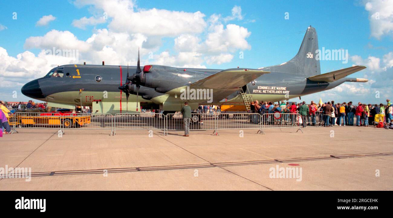 Koninklijke Marineluchtvaartdienst - Lockheed P-3C Orion 301 (msn 5737), di No. 320 Squadron, alla base aerea navale di Valkenburg nel settembre 1997. (Koninklijke Marineluchtvaartdienst - Royal Netherlands Navy Aviation). Foto Stock