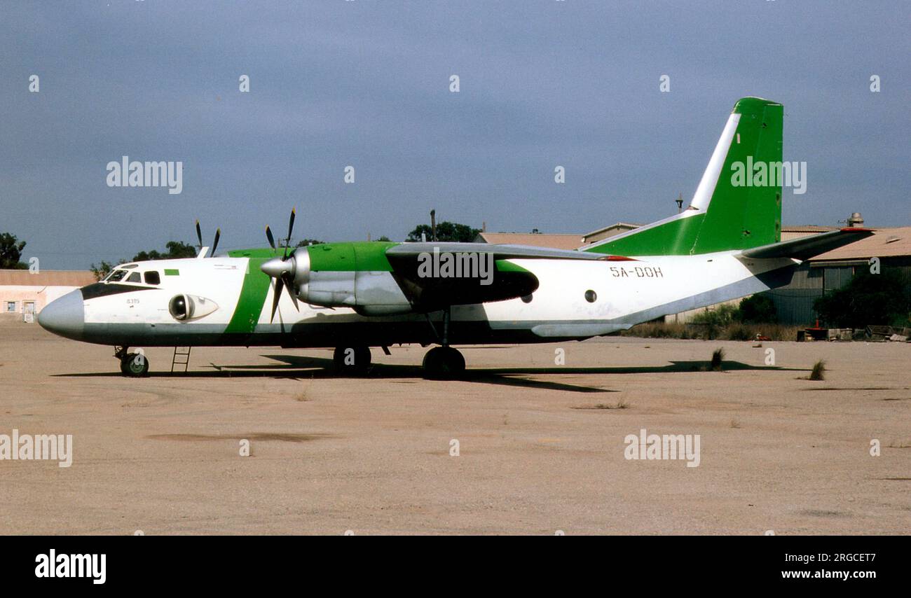 Antonov AN-26 5A-DOH (msn 132-02) del carico aereo arabo libico Foto Stock