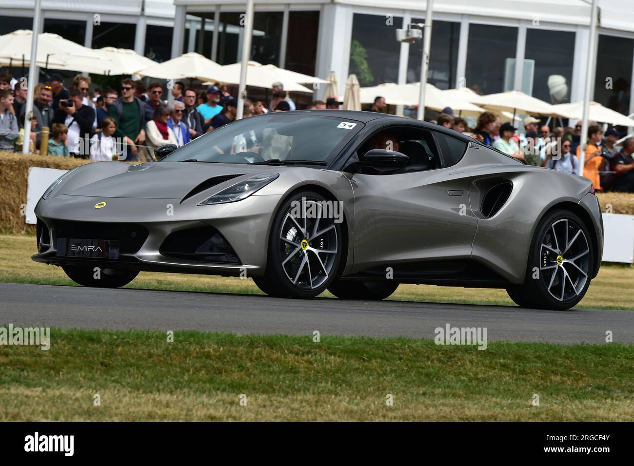 Lotus Emira, First Glance, un'opportunità per vedere nuovi modelli e concept car sia da produttori nuovi che affermati, che coprono le City car fino ad es Foto Stock