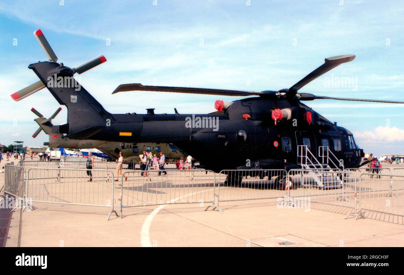 AgustaWestland HH-101A Caesar ZR352 - MM81864 - 15-01 (msn 50257-CSAR01, AW101-611), in marcatura pre-consegna volo-test. Consegnato all'AMI il MM81864 maggio 6 2015. Foto Stock