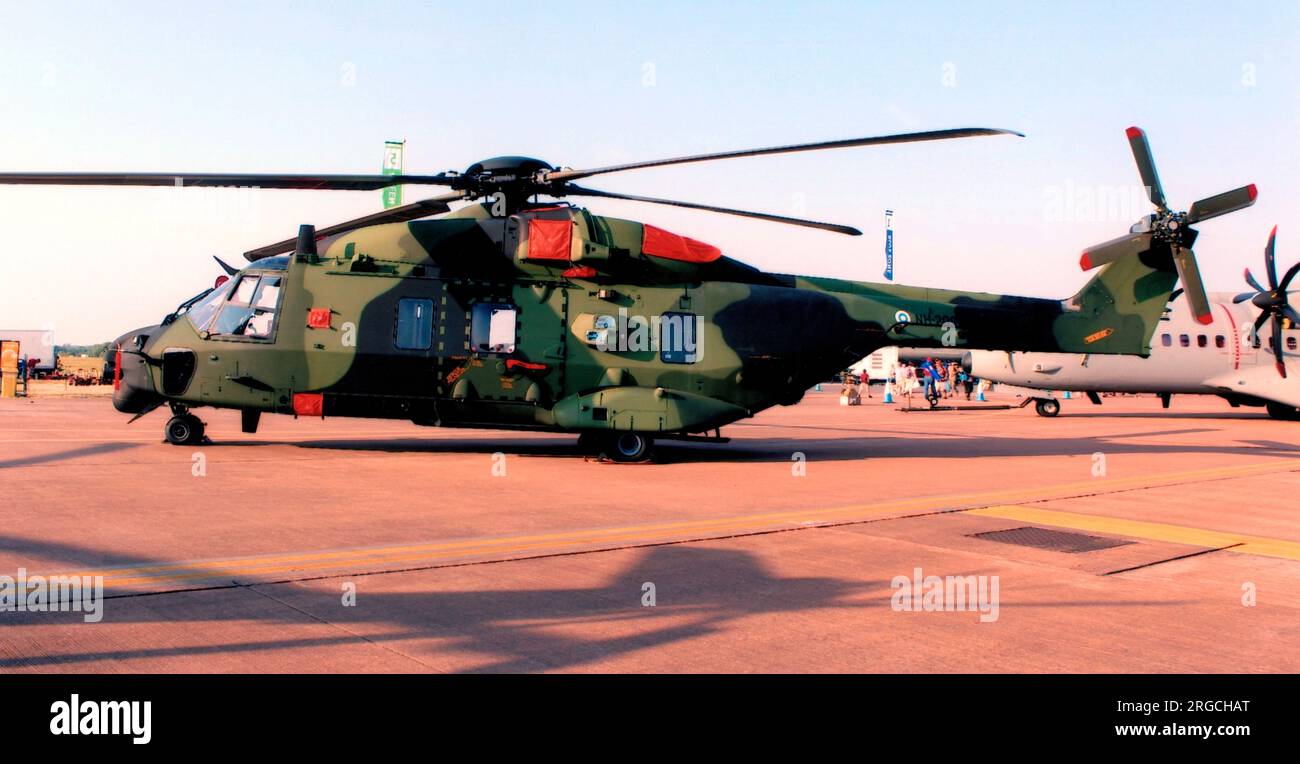 Maavoimat - NH Industries NH-90 TTH NH-209 (msn 1084), del 1.HK-HekoP, al Royal International Air Tattoo - RAF Fairford 20 luglio 2013 (Maavoimat - Esercito finlandese) Foto Stock