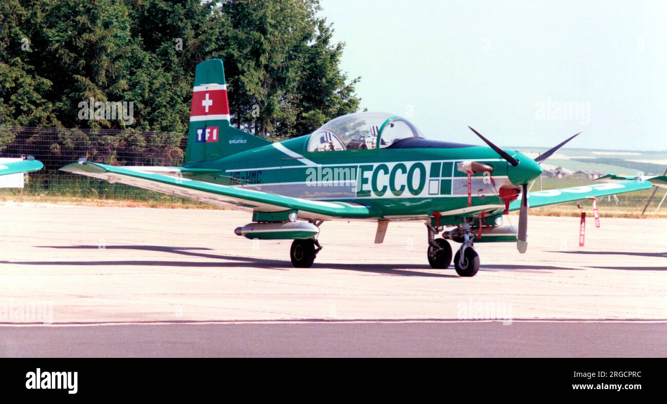 Pilatus PC-7 Turbo Trainer HB-HMC (msn 521), del team di formazione Patrouille Ecco. Foto Stock