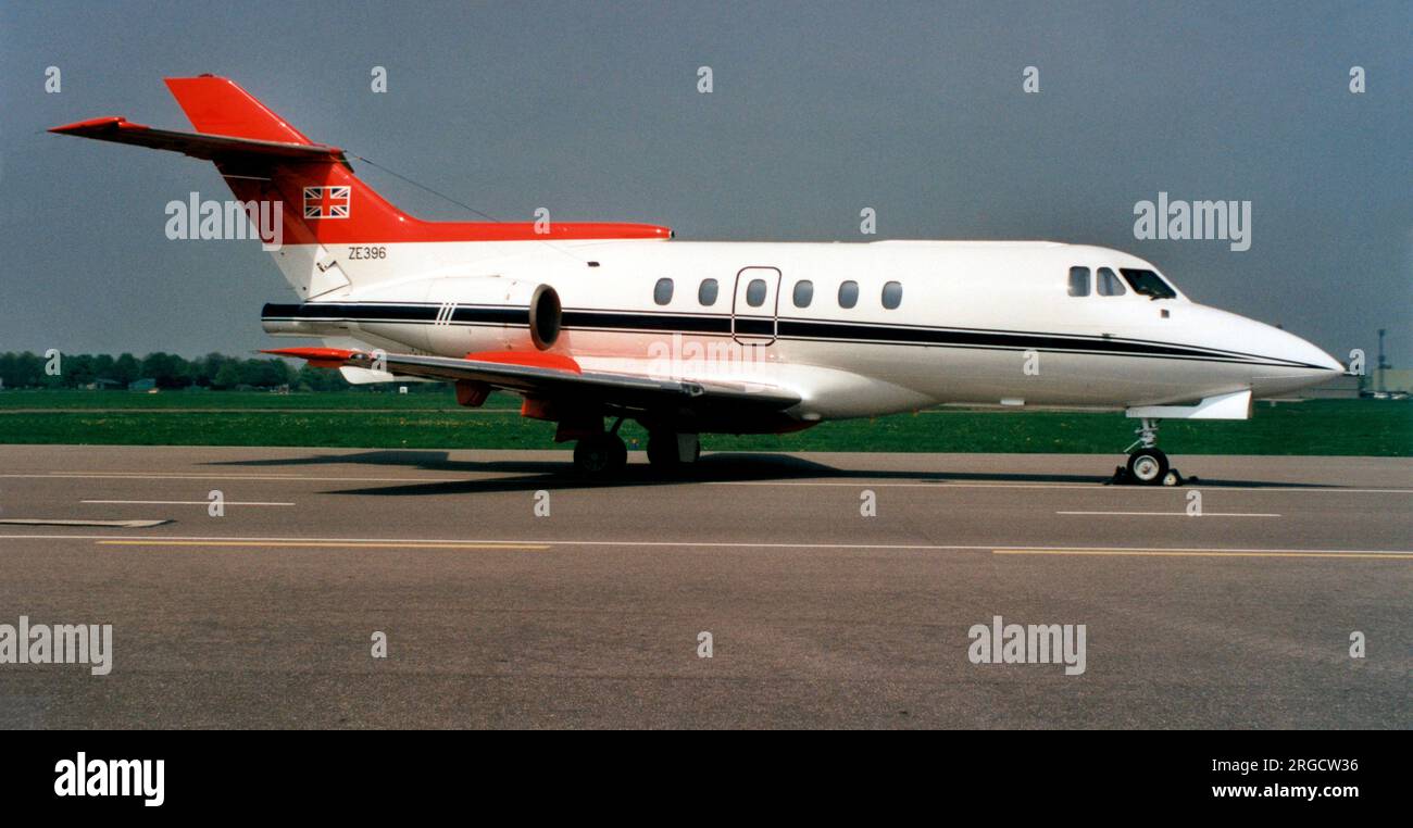 Royal Air Force - Hawker Siddeley HS.125 CC.3 ZE396 (msn 257211), di No.32 Squadron, al RAF Brize Norton il 6 maggio 2002. Foto Stock