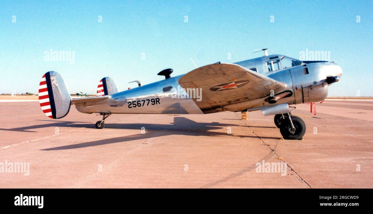 Faggio C-45G Expeditor N9562Z (msn AF-12, ex 51-11455, ex 42-56779 / MSN 4669), presso l'aeroporto di Midland il 8-10 ottobre 1992. (Faggio AT-7 42-56779 rifabbricato da Faggio come C-45G 51-11455 nel 1952). Foto Stock