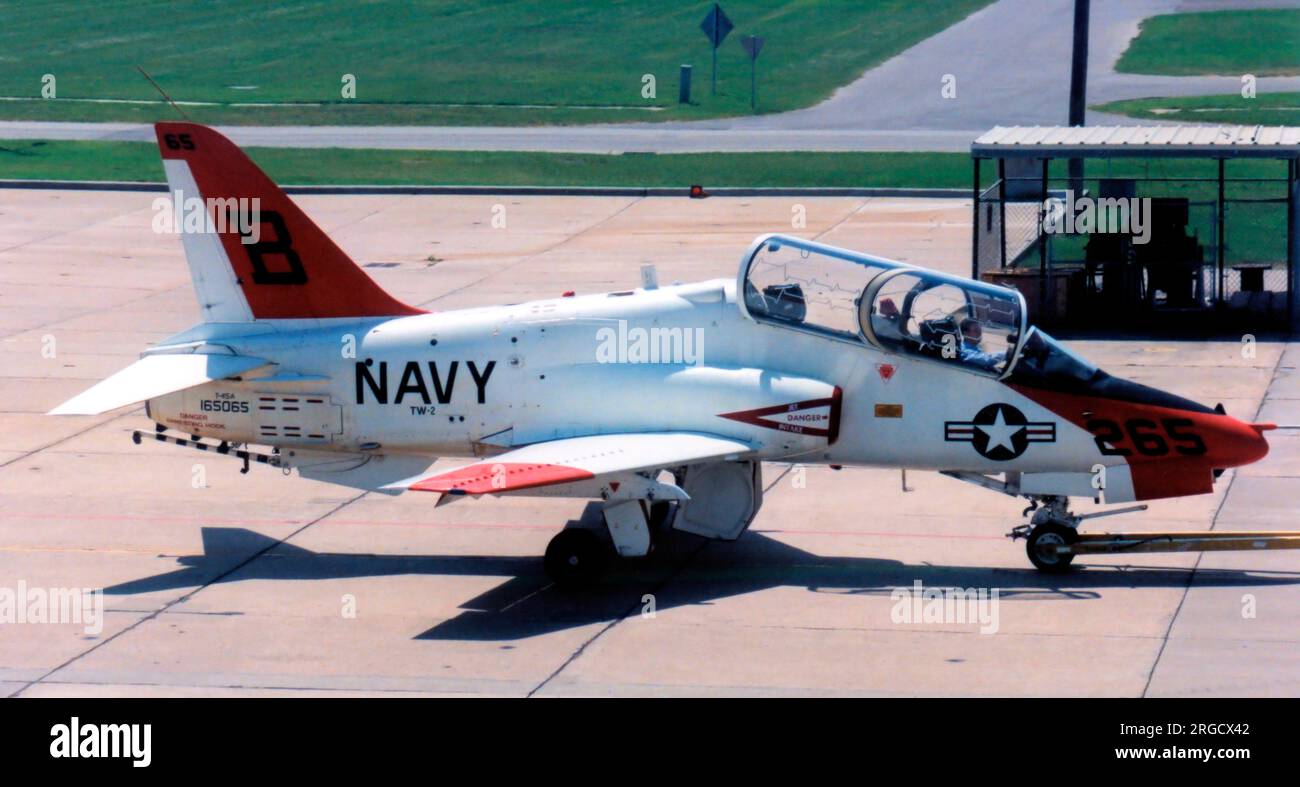 United States Navy - McDonnell Douglas T-45A Goshawk 165065 (MSN A069, call-sign '265'), di TW-2 al NAS Kingsville, Texas. Foto Stock