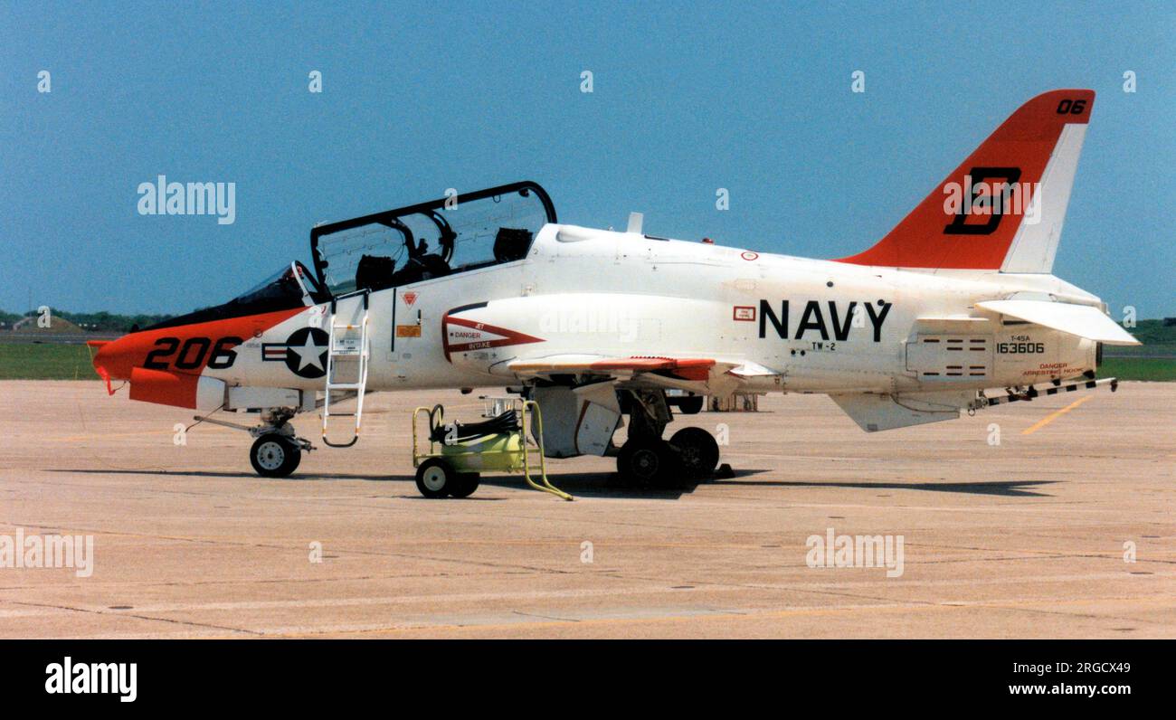 United States Navy - McDonnell Douglas T-45A Goshawk 163606 (MSN A008, call-sign '206'), di TW-2 al NAS Kingsville, Texas. Foto Stock