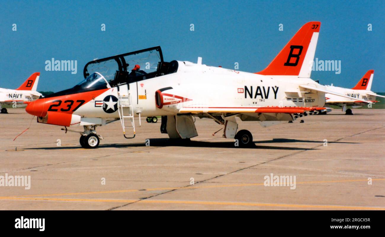 United States Navy - McDonnell Douglas T-45A Goshawk 163637 (MSN A039, call-sign '237'), di TW-2 al NAS Kingsville, Texas. Foto Stock