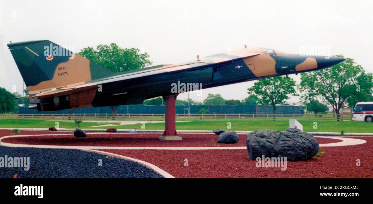 General Dynamics FB-111a 68-0275 (MSN B1-47), in mostra presso Kelly AFB. Foto Stock