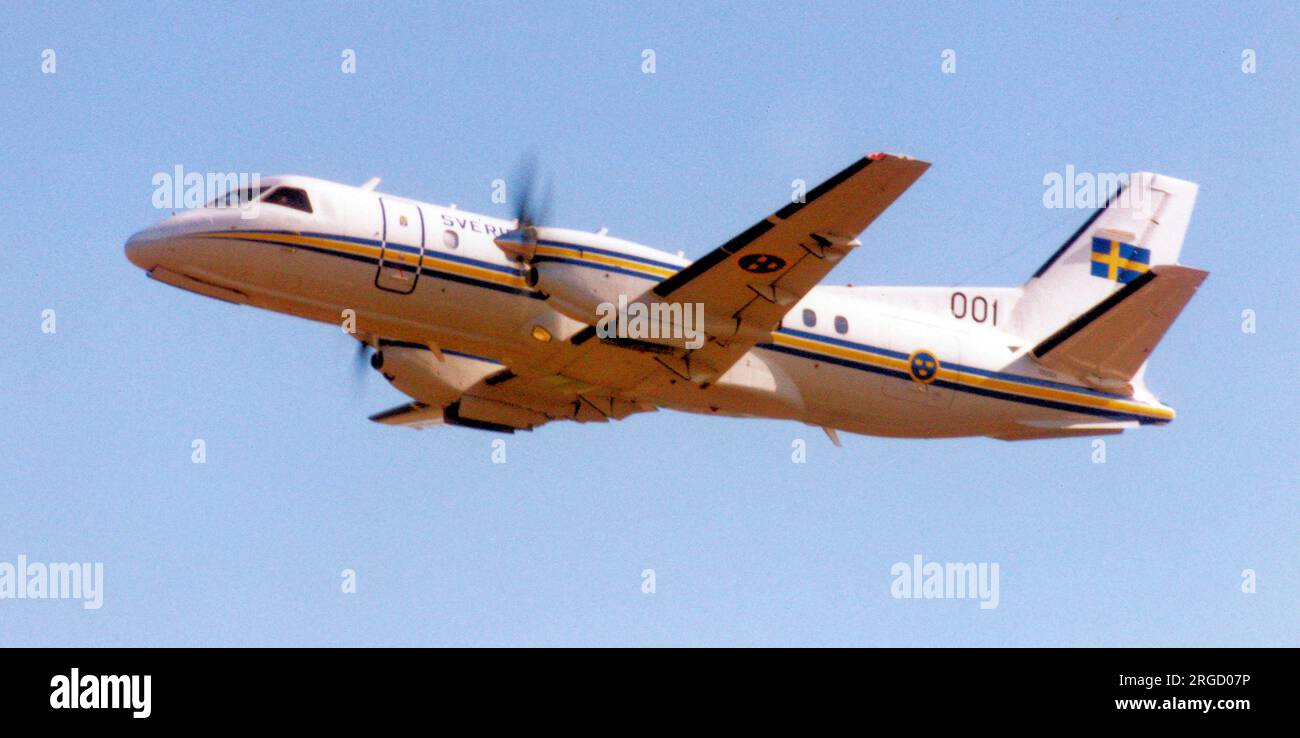 Flygvapnet - SAAB 340B 100001 (msn 170), al Royal International Air Tattoo - RAF Fairford il 23 luglio 1995. (Flygvapnet - forze aeree svedesi) Foto Stock
