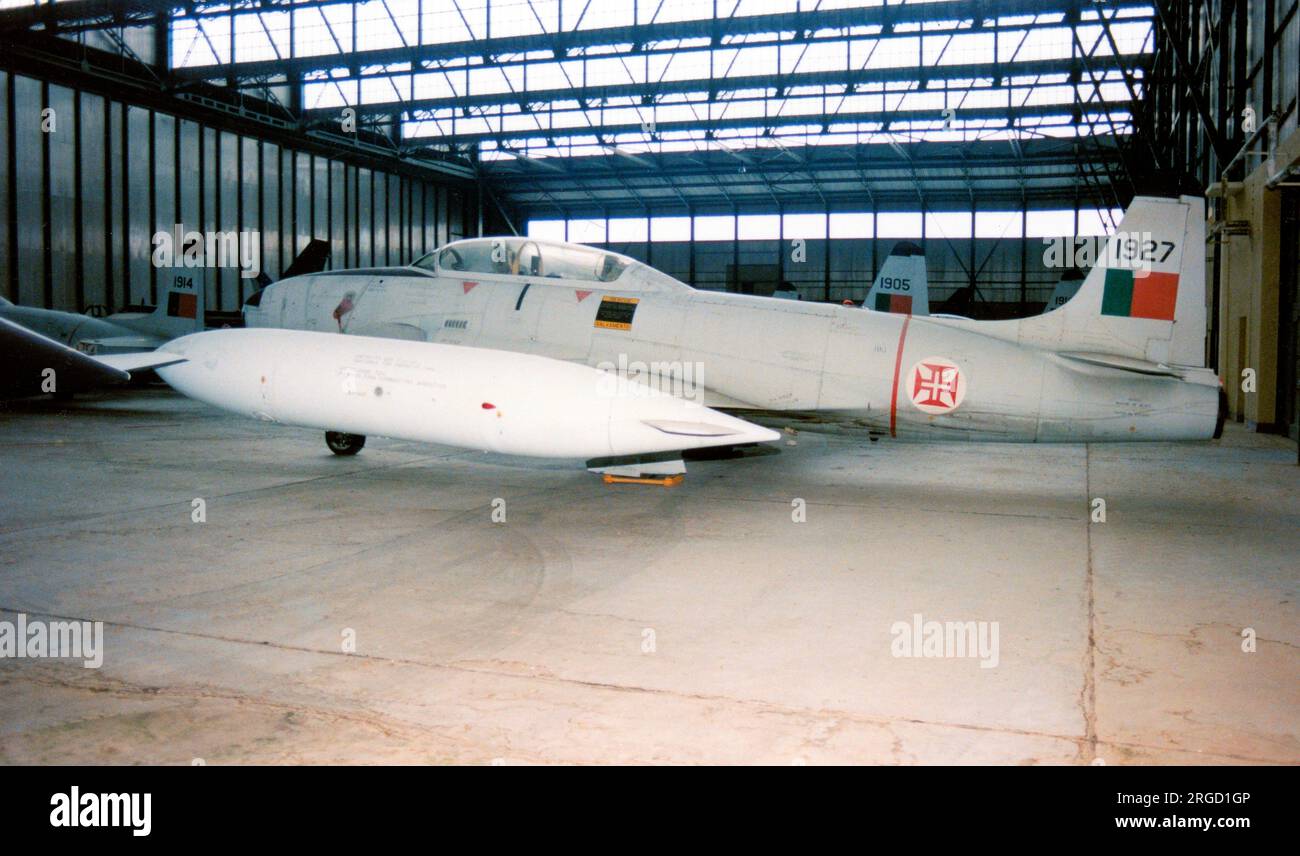 Forca Aerea Portuguesa - Lockheed T-33A-5-lo Shooting Star 1927 (msn 580-1424, ex 57-0695), presso la base aerea di Beja (B.A. 11). (Forca Aerea Portuguesa - Aeronautica militare portoghese) Foto Stock
