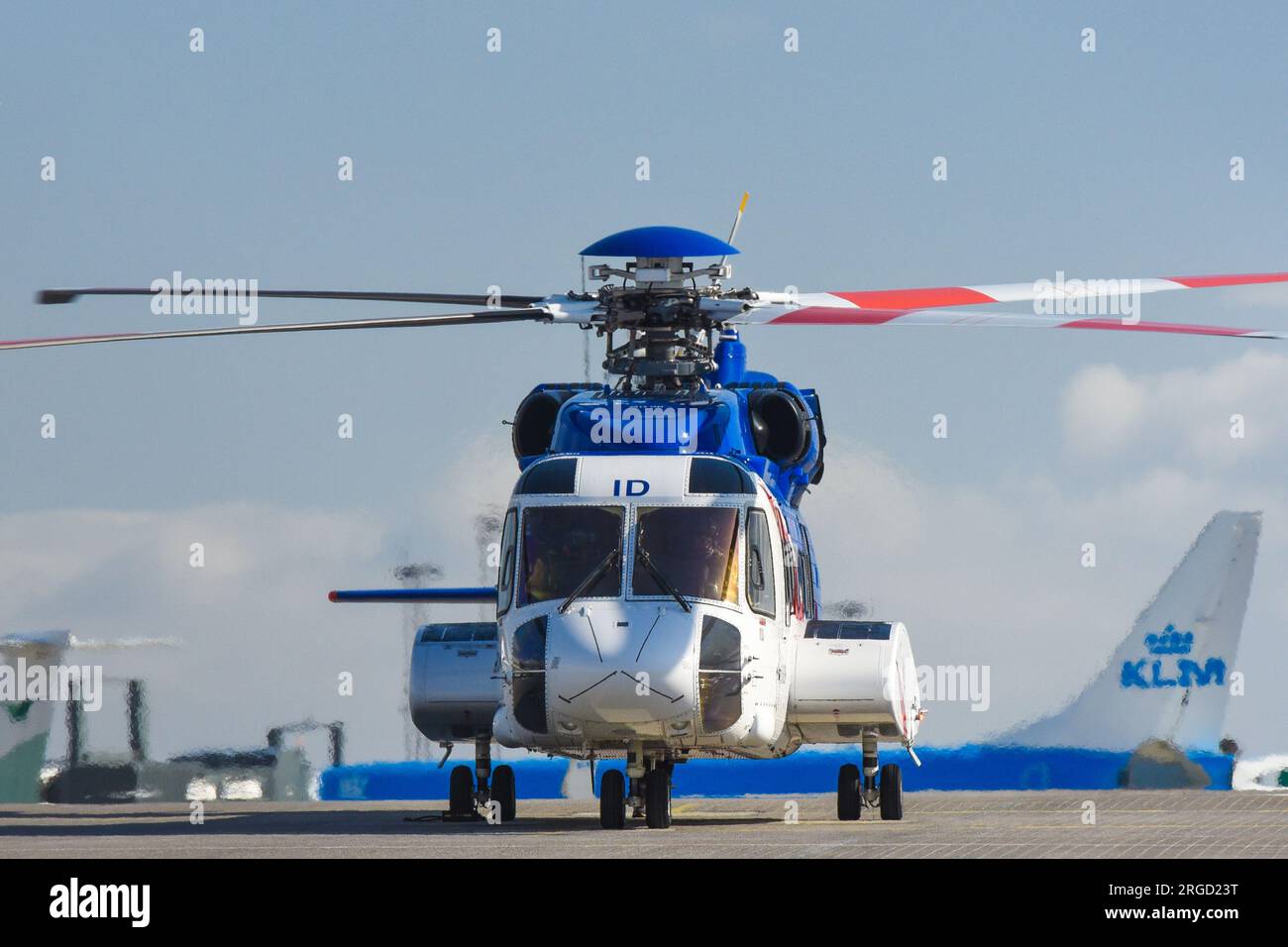 Bristow Group Helicopter Sikorsky S-92 decolla dall'aeroporto di Bergen Foto Stock