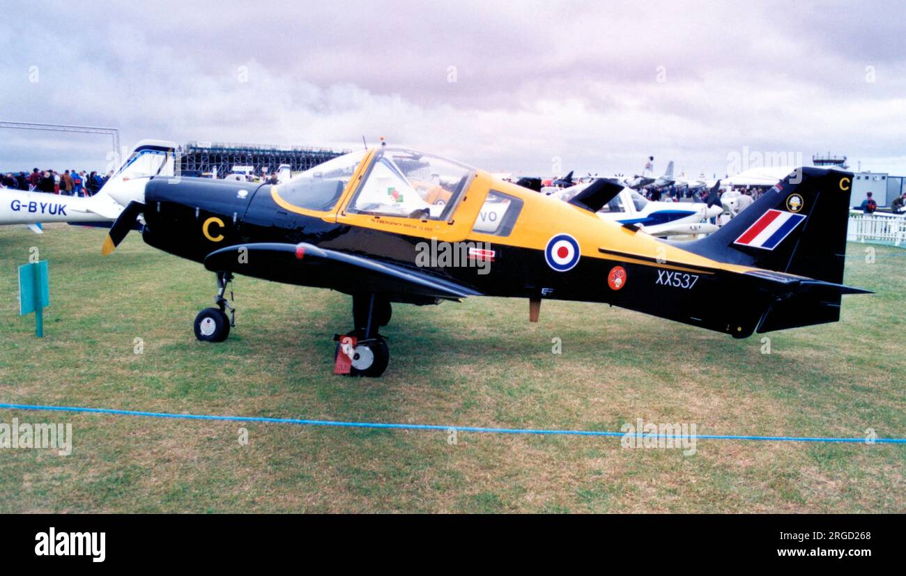 Royal Air Force - Scottish Aviation Bulldog T.1 XX537 (msn BH120/223), dell'East Lowlands UAS, presso RAF Brize Norton il 6 maggio 2000. Foto Stock