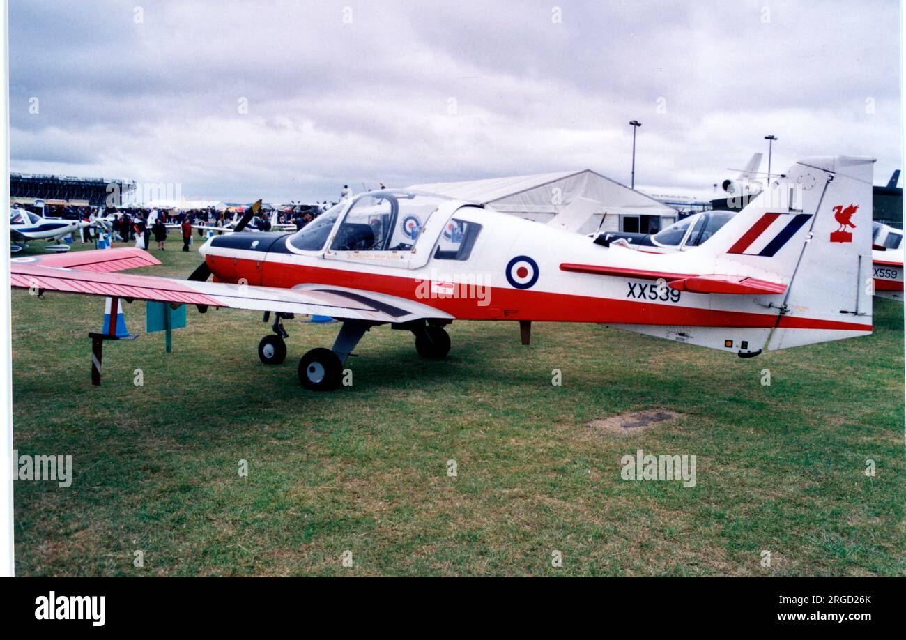 Royal Air Force - Scottish Aviation Bulldog T.1 XX539 (msn BH120/231), della Liverpool UAS, presso RAF Brize Norton il 6 maggio 2000. Foto Stock