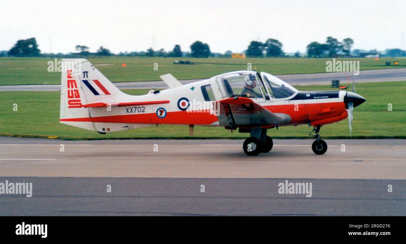 Royal Air Force - Scottish Aviation Bulldog T.1 XX702 (msn BH120/351), dell'East Midlands University Air Squadron, presso RAF Brize Norton il 6 maggio 2000. Foto Stock