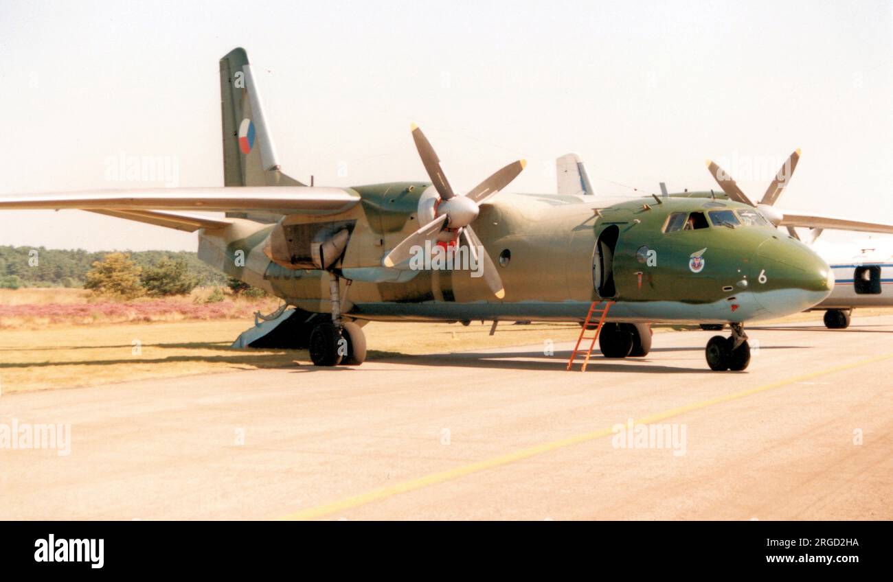 Aeronautica militare cecoslovacca - Antonov An-26 2506 (msn 12506) Foto Stock