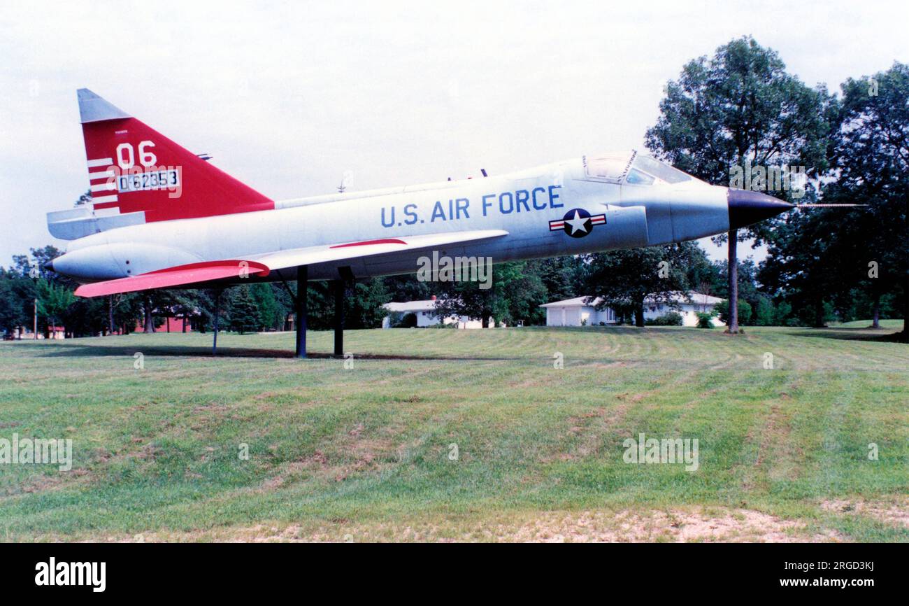 Convair TF-102A-41-CO Delta Dagger 56-2353 (MSN 8-12-85), mostra al Wisconsin ang, Volk Field, Camp Douglas, Wisconsin. Foto Stock