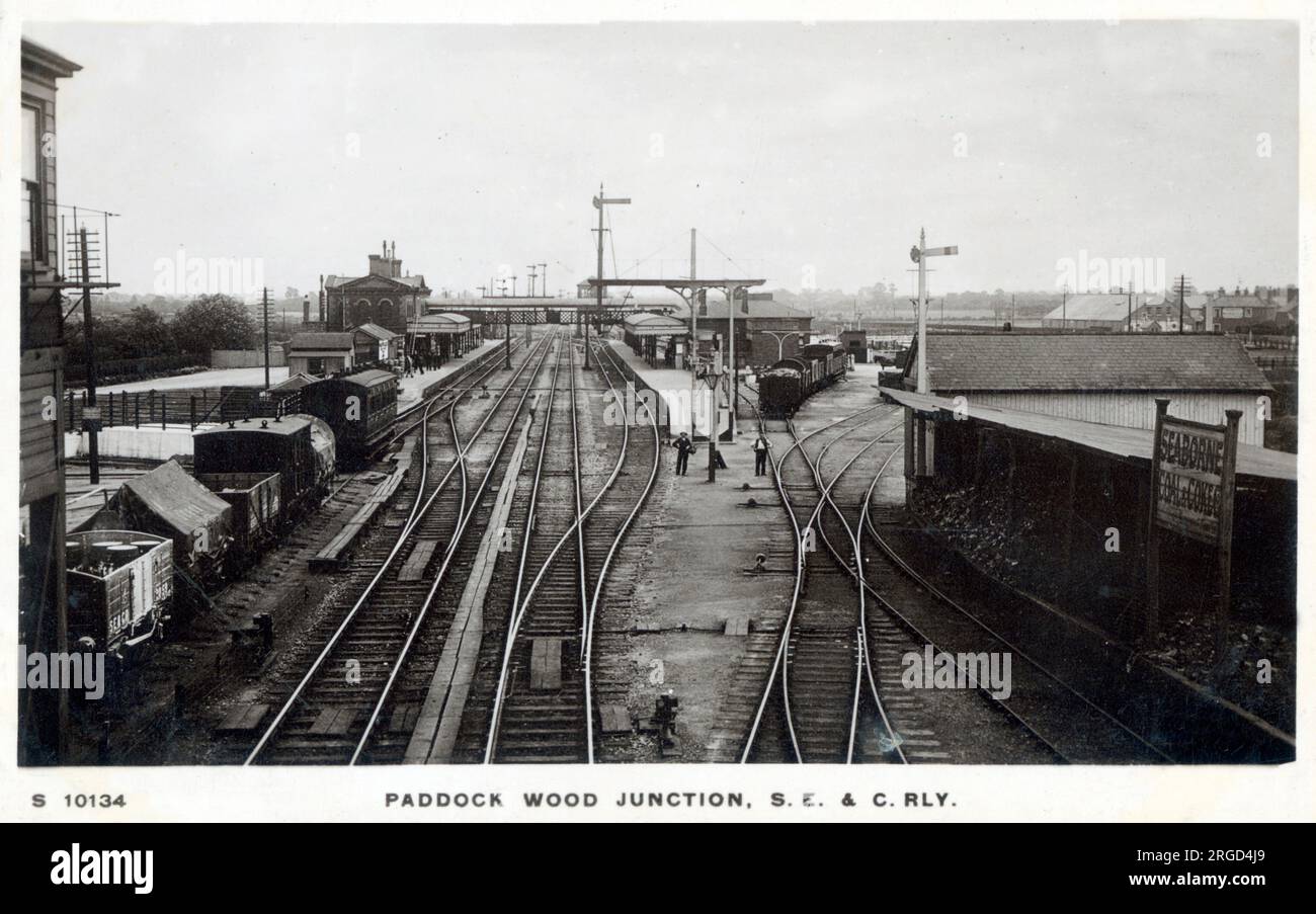 Paddock Wood, Kent, Inghilterra - la stazione ferroviaria Foto Stock