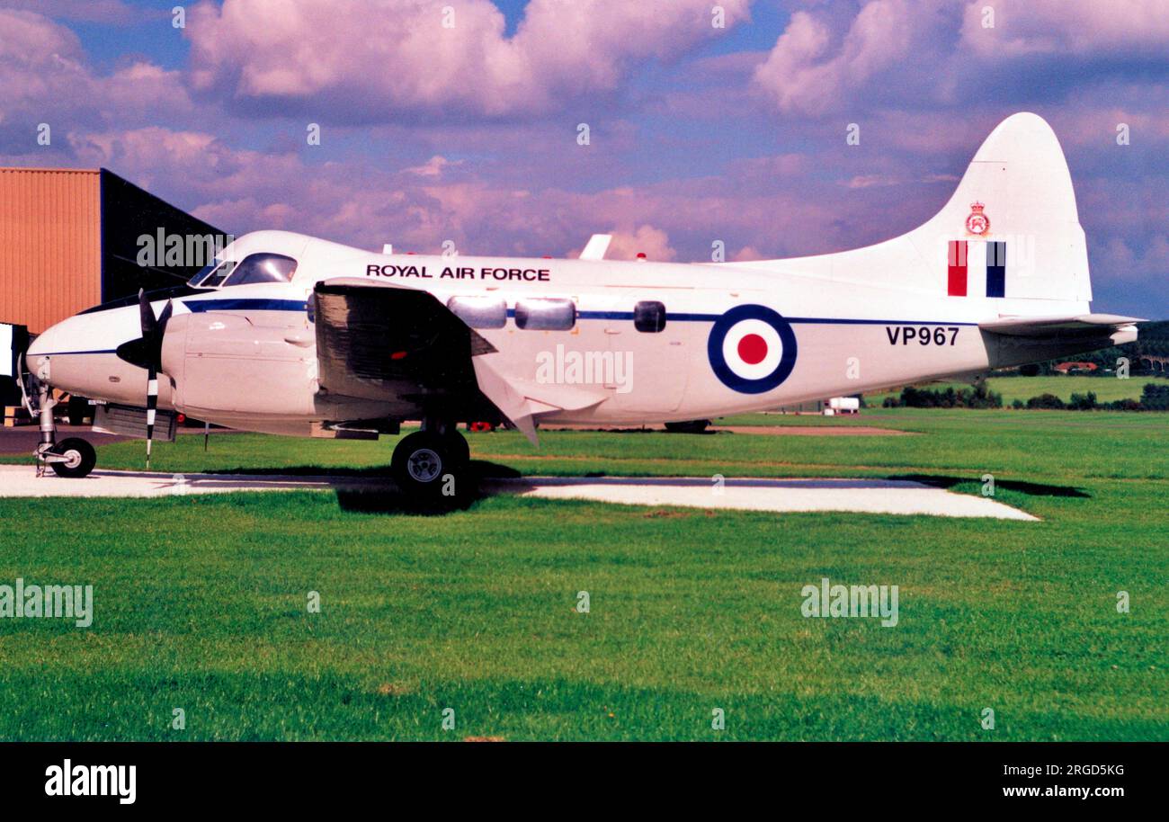 De Havilland DH.104 Devon C.2 G-KOOL - VP967 (msn 04220), a Duxford il 29 aprile 1990. Foto Stock