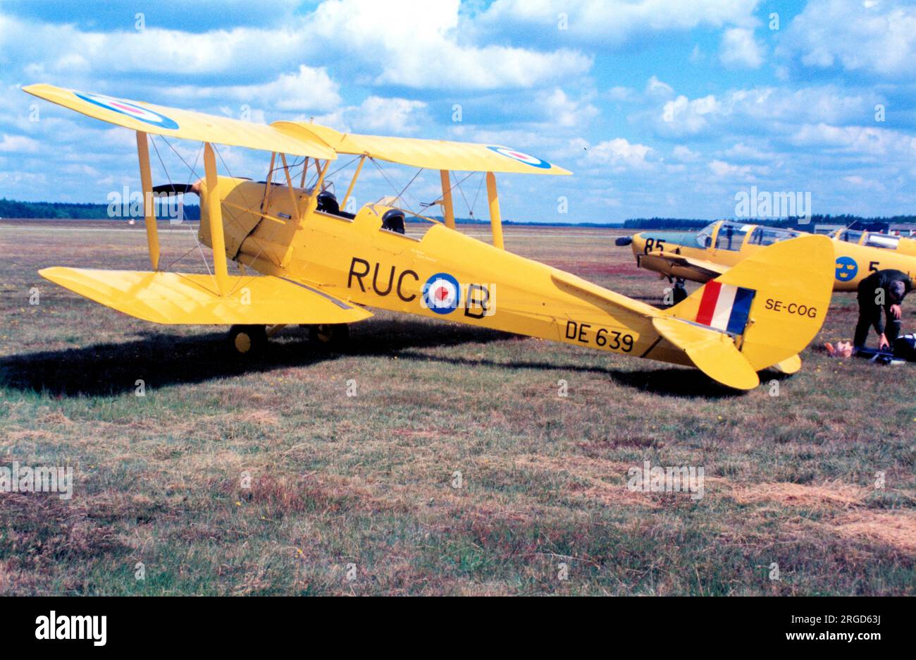 De Havilland DH-82A Tiger Moth II se-COG (msn 85593), dipinto come DE639 - RUC-B.. Foto Stock