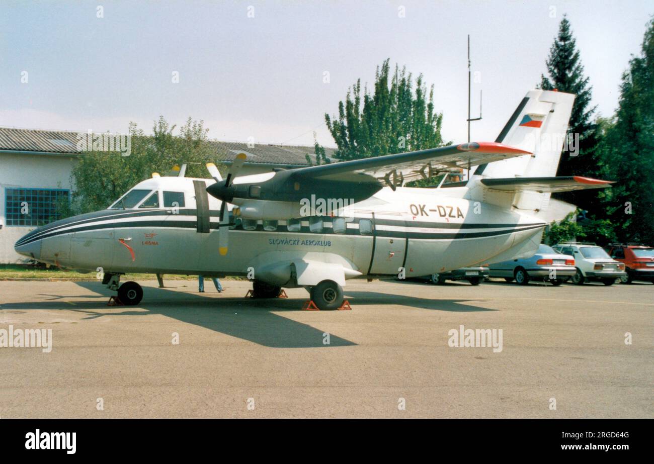 LASCIARE L-410MA TURBOLET OK-DZA Foto Stock