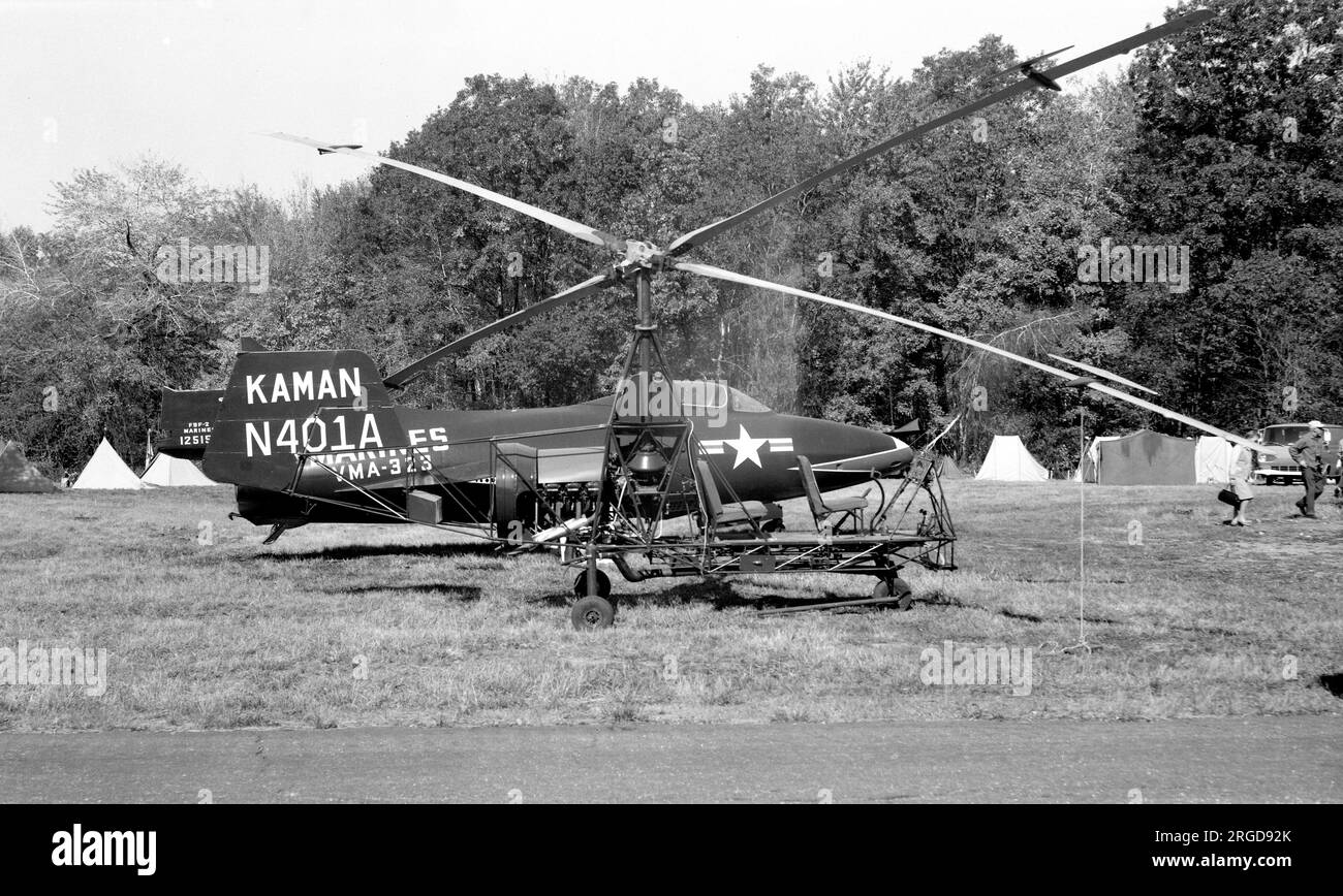 Kaman K-225 N401A (msn 5), presso il New England Air Museum, Windsor Locks, CT., in compagnia di Grumman F9F-2 Panther 125155, ex VMF-323 US Marine Corps. Foto Stock