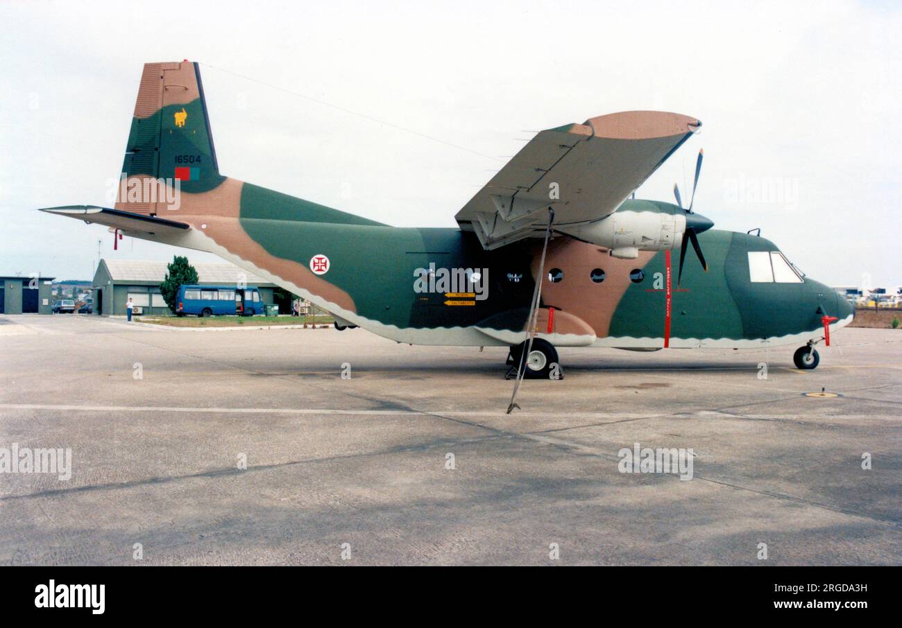 ForÃ Aerea Portuguesa - CASA C-212-100 Aviocar 16504 (msn 25), del 501 Esquadron, presso l'aeroporto di Sintra, il 6 maggio 2000. (ForÃ§a Aerea Portuguesa - Aeronautica militare portoghese) Foto Stock