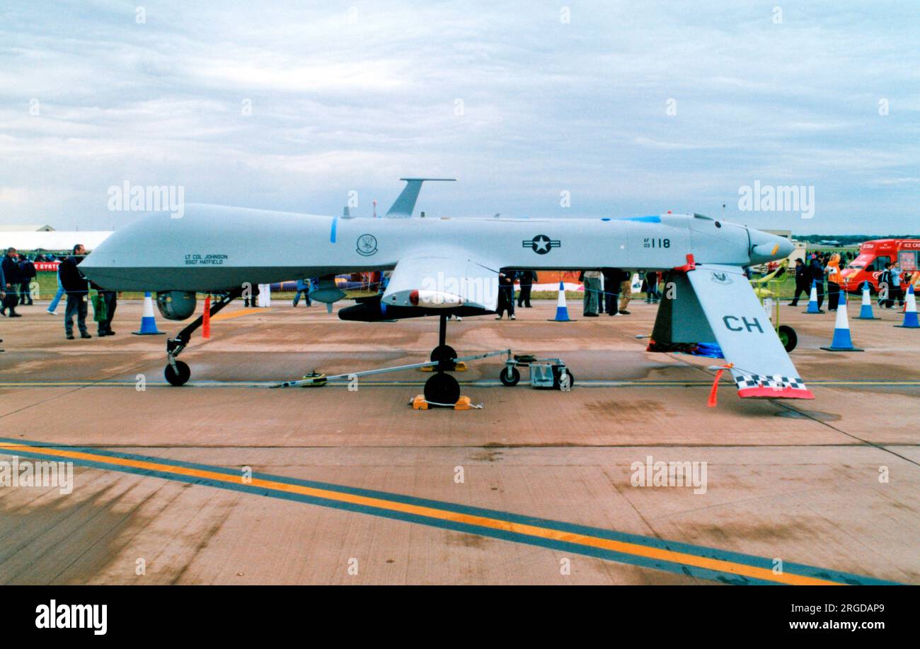 General Atomics RQ-1 Predator 03-0118, alla RAF Fairford per il Royal International Air Tattoo, nel luglio 2007. Foto Stock