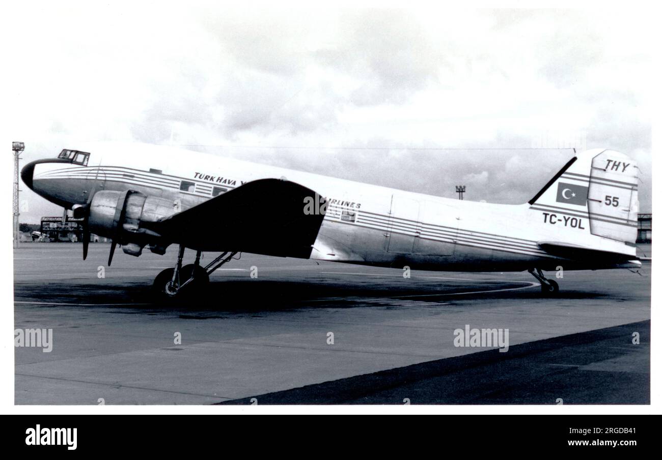 Douglas C-47A-1-DK TC-YOL (msn 12060), di THY Turk Hava Yollari. Foto Stock