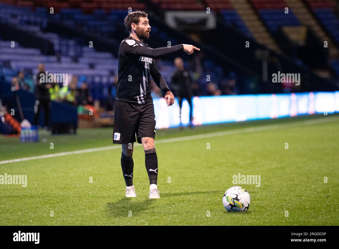 David Worrall #7 della Barrow AFC gesticolata durante il primo turno Nord della Carabao Cup tra Bolton Wanderers e Barrow al Toughsheet Community Stadium, Bolton martedì 8 agosto 2023. (Foto: Mike Morese | mi News) crediti: MI News & Sport /Alamy Live News Foto Stock