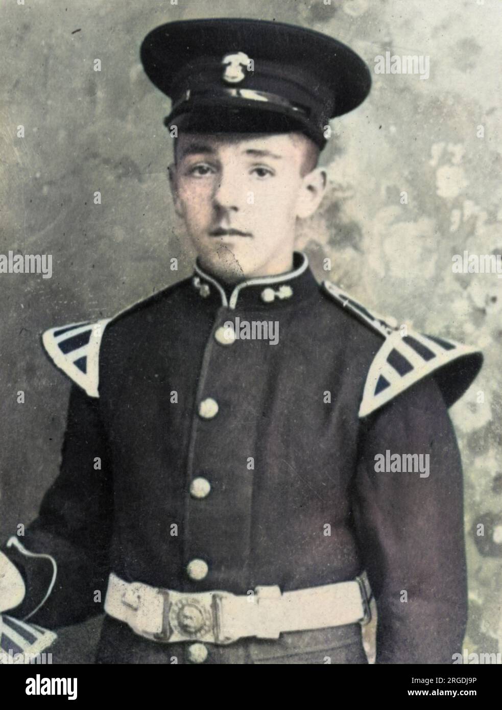 Giovane bandman in uniforme dei Royal Inniskilling Fusiliers, in servizio in Cina nel 1910. Foto Stock