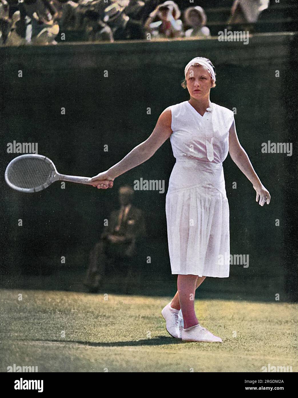 Helen Hull Jacobs (6 agosto 1908 û 2 giugno 1997), tennista statunitense numero 1 al mondo che ha vinto dieci titoli del grande Slam. Nella foto vincendo la finale del campionato di singolare femminile degli Stati Uniti a Forest Hills nel 1932. Foto Stock Helen Hull Jacobs (6 agosto 1908 û 2 giugno 1997), tennista statunitense numero 1 al mondo che ha vinto dieci titoli del grande Slam. Nella foto vincendo la finale del campionato di singolare femminile degli Stati Uniti a Forest Hills nel 1932. Foto Stock