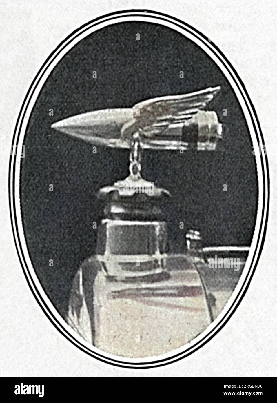Un simbolico guscio alato montato sull'auto di David Lloyd George, ministro delle munizioni nel 1915. Gli è stato presentato da un produttore come segno di apprezzamento per il suo lavoro nell'accelerare la produzione di munizioni. Foto Stock