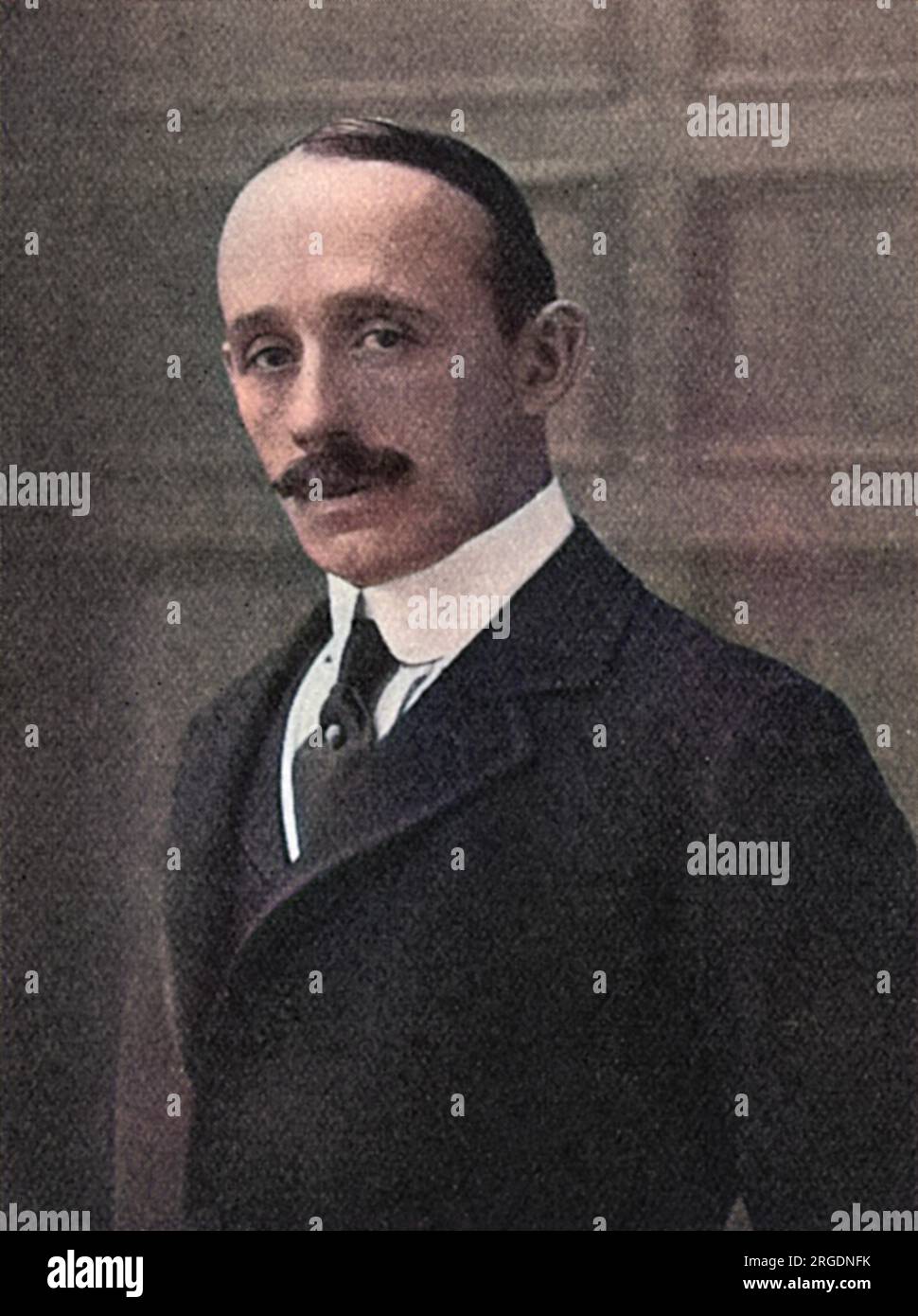 Sir Arthur Philip du Cros, 1st Baronet du Cros (1871 - 1955), industriale e politico britannico. È stato direttore generale della Dunlop Rubber Company e membro unionista per Hastings. Durante la prima guerra mondiale, prese parte attiva al reclutamento e fornì ambulanze per la guerra. Fu anche coinvolto nella produzione di munizioni e nel precedente sviluppo dell'aviazione e del trasporto meccanico. Un tempo funzionario, preferì una carriera commerciale e con i suoi fratelli divenne un pioniere dell'industria dei pneumatici fondata dal padre nel 1889. Ha tenuto un appuntamento in th Foto Stock